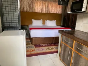 PW Heights Private Guest House - Habitación