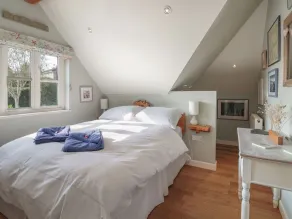 Bentley Rise - Room