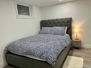 Adorable 1 Bedroom Suite With Kitchen Fireplace - Room