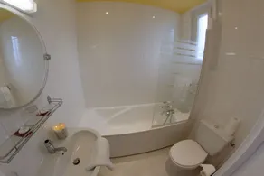 Hôtel Moderna - Bathroom