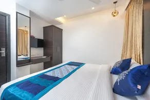 Capital O 18946 Admire Suit Hospitality - Quarto