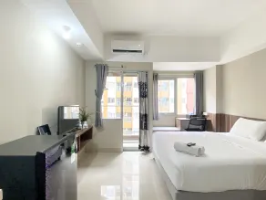 Modern Look Studio Room at LRT City Jatibening Apartment - Zimmer