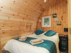 The Log Cabin - Room