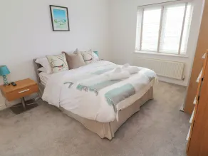 9 Headland Point - Rom