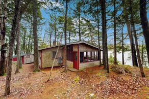 Peaceful 2BR Lakefront Cabin w/ New Dock - Interiør