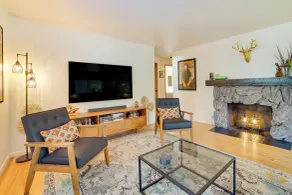 Hot Tub, 5 Mi to Dtwn! Newly Updated Seattle Home - Innenbereich