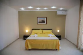 Spacious 4 Bedroom Apartment With Terrace And View - Room