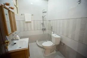 Savan - Bathroom
