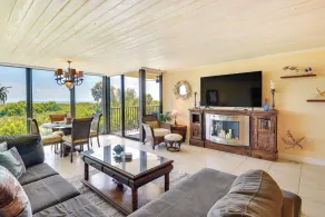 Oceanfront condo w/ private balcony & stunning view - boardwalk to beach - Intérieur