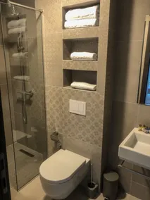 Qama Hotel - Bathroom