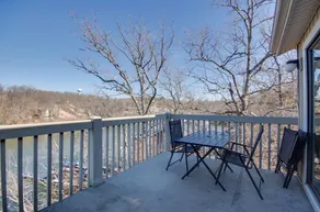 Pool & Lake Access! 3rd-Floor Osage Beach Retreat - Intérieur
