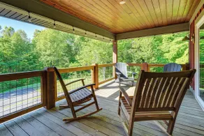Group-friendly Kingsport Home w/ Game Room, Decks! - Innenbereich