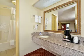 Americas Best Value Inn - Brookhaven - Bathroom