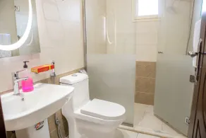 Luxurious Family 3 Bedroom Apartments 10 Mins Drive to Al-Masjid Nabawi - Bathroom