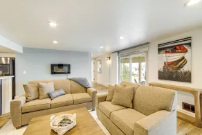 Clarklake Lakefront Apt w/ Hot Tub & Beach - Innvendig