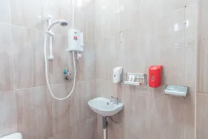 Puspita Homestay Mitra RedDoorz - Badeværelse