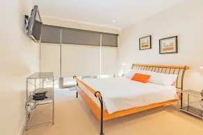 Stylish 3 Bedroom Townhouse - Free Parking - Quarto