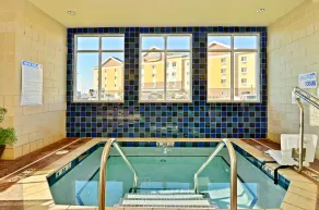 Holiday Inn Express & Suites - Williston by IHG - Piscine