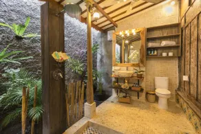 Villa Kampung Kecil Boutique Hotel - Bathroom