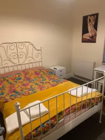 Apartment, Stylish 2 bed Riverside House, 2 Kingsize beds, Free Parking - Værelse