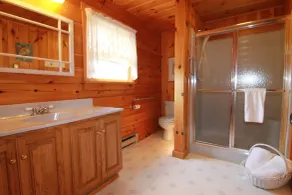 Spacious 8bd 7ba Log Home on Beltzville Lake in Southern Poconos - No Prom - Badrum