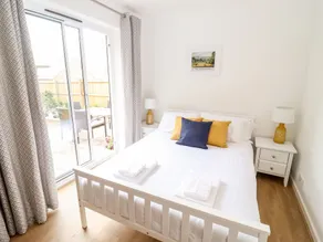 17 Sands Close - Room
