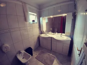 Joy Guesthouse - Bathroom
