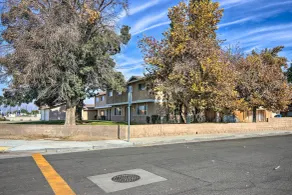 Central Bakersfield Townhome w/ Private Patio - Innvendig