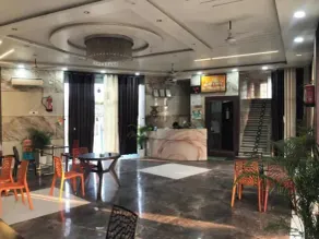 Hotel Suraj - Vestíbulo
