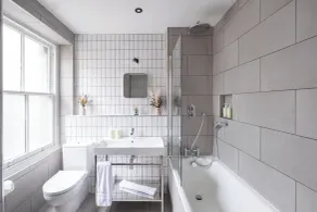 The Stroud Hotel - Bathroom