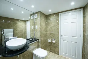 Prince Rupert Hotel - Bathroom