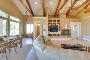 Charming Temecula Home w/ Hot Tub, Mountain Views! - Interiør