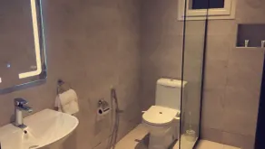 Voyage Apartments - Bathroom