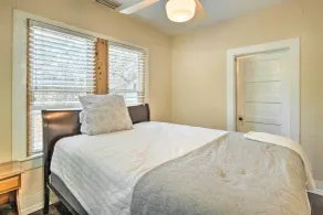 Pet-Friendly Austin Home w/ Deck, Yard, & Views! - Interiør