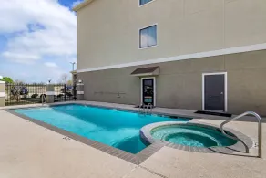 Comfort Inn & Suites Navasota - Piscina