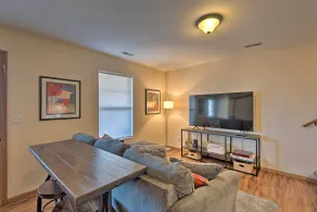 Cozy Cedar Rapids Pad - 2 Blocks to Mercy Care! - Interior