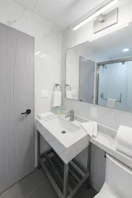LIV Hotel Bronx GRAND OPENING - Salle de bain