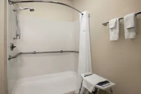 Days Inn & Suites by Wyndham Romeoville - Salle de bain