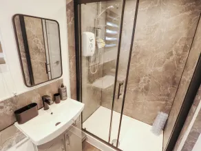 106 Cherry park - Bathroom