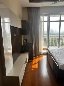Luxurious Gurugram Apartment for Rent - Entire House With City & Garden Views - Room