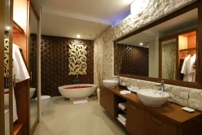 Royal Nyanyi Villa - Badrum