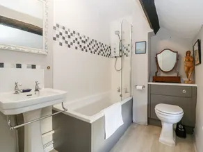 Yew Tree Cottage - Bathroom