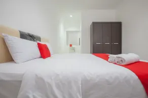Reddoorz @ Kertajaya Surabaya - Room
