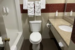 Days Inn by Wyndham Jersey City - Badrum