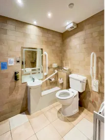 Belvilla Crewe City Centre Hotel - Lifestyle - Baño