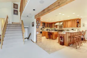 3 Mi to Vail Village: Ski Retreat w/ Hot Tub! - Interior