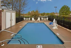 Super 8 by Wyndham Greenville - Piscine