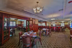 Tom Quick Inn - Restaurant