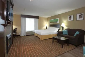 Holiday Inn Express Hotel & Suites Vernon by IHG - Room