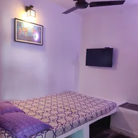 Rajalakshmi Guest House - Room